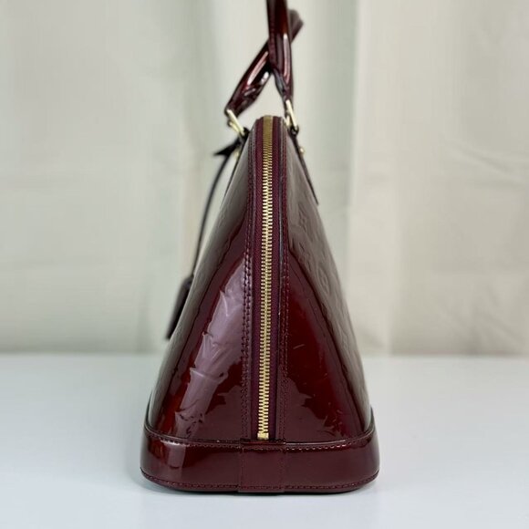 Louis Vuitton Burgundy Alma PM Bag with Classic Monogram Pattern - Picture 2 of 8